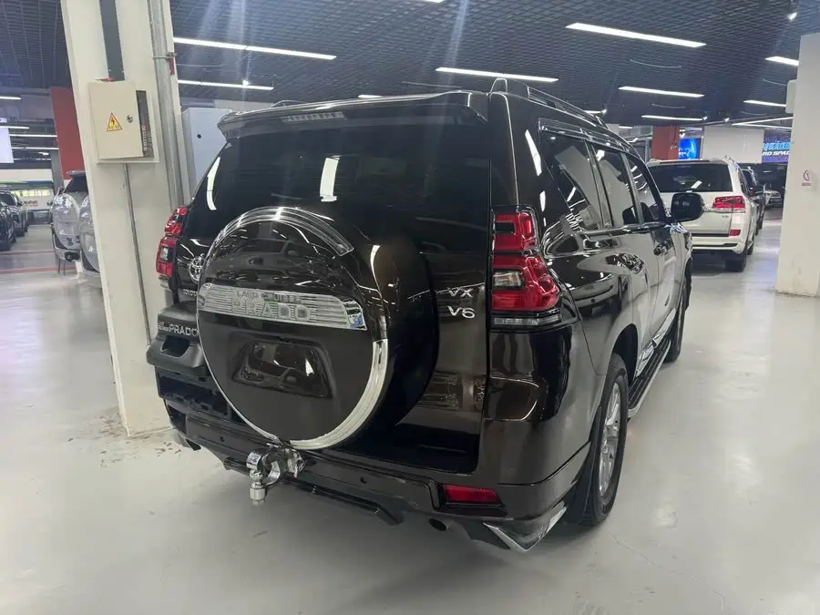 برادو 2018 3.5 لتر أوتوماتيكي VX NAVI احتياطي مثبت في الخلف