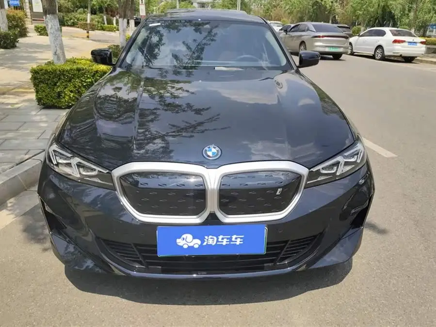 بي إم دبليو i3 2024 eDrive 35 L