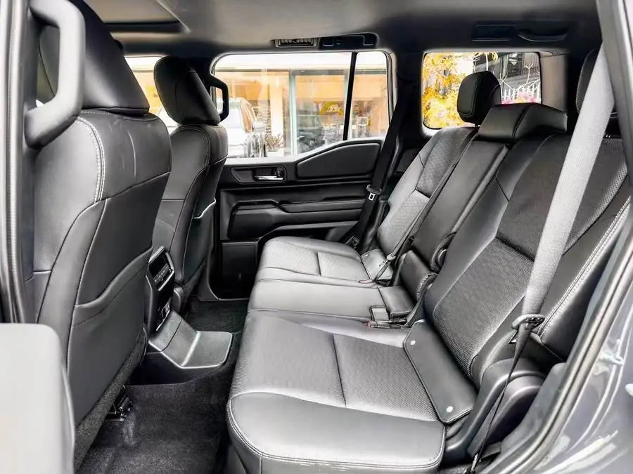 2024 تويوتا برادو 2.4T النسخة الشاملة TX 5 مقاعد