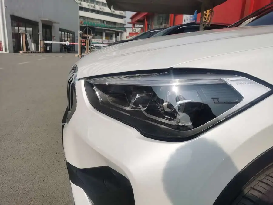 بي ام دبليو X1 2021 sDrive25Li النسخة الرائدة