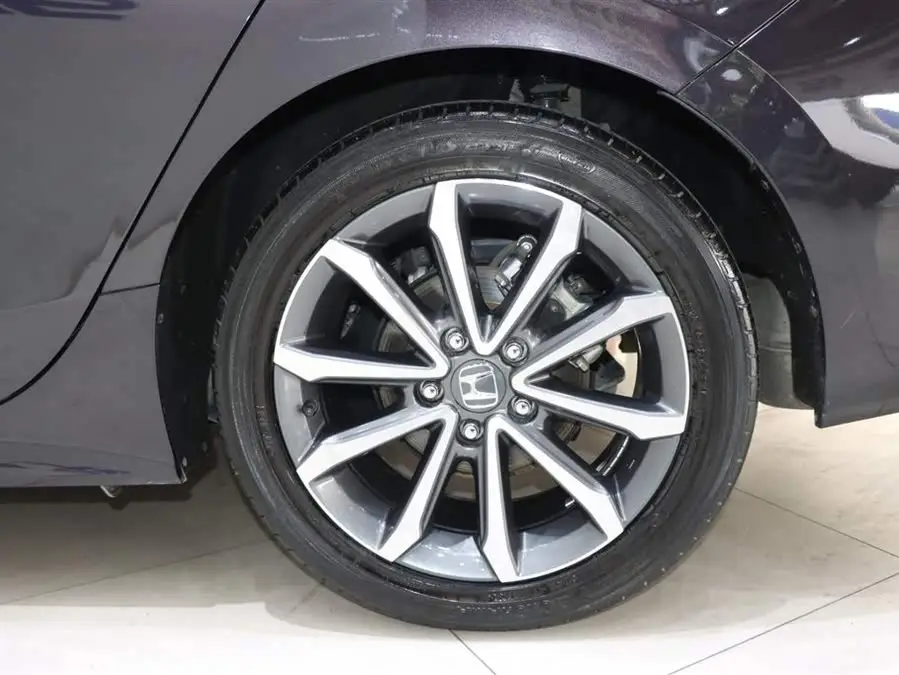 2022 نموذج 240TURBO CVT النسخة الفاخرة