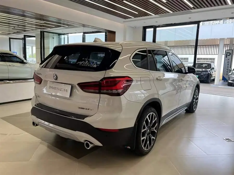 بي إم دبليو X1 2022 xDrive25Li فئة الرفاهية