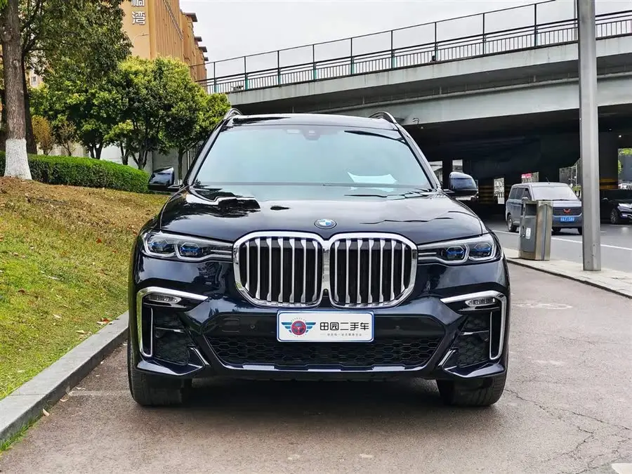 بي إم دبليو X7 2021 xDrive40i حزمة M الرياضية المتميزة