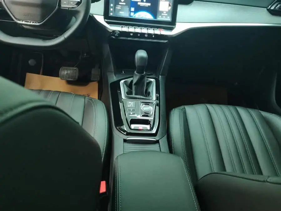 Peugeot 408 2022 1.6T Light Pursuit Edition