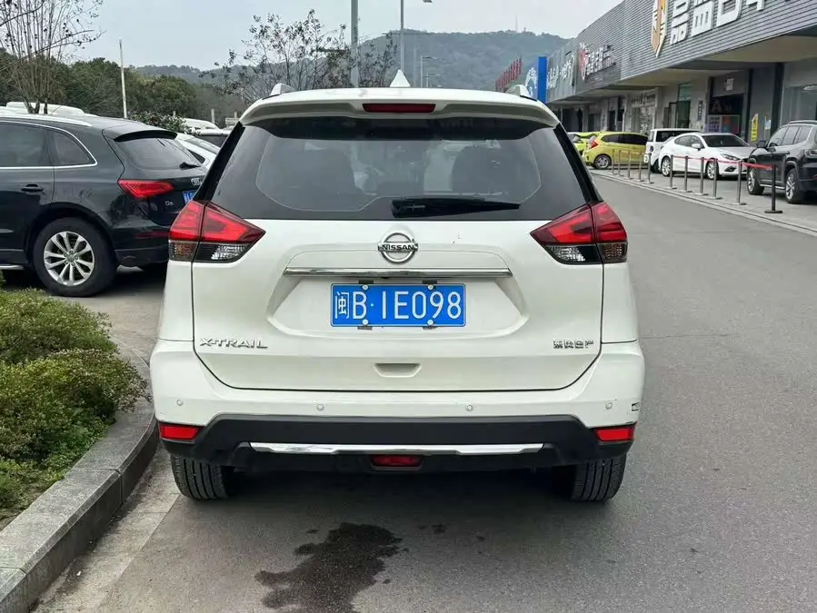 نيسان إكس تريل 2021 2.0 لتر CVT دفع ثنائي XL إصدار الراحة الذكية