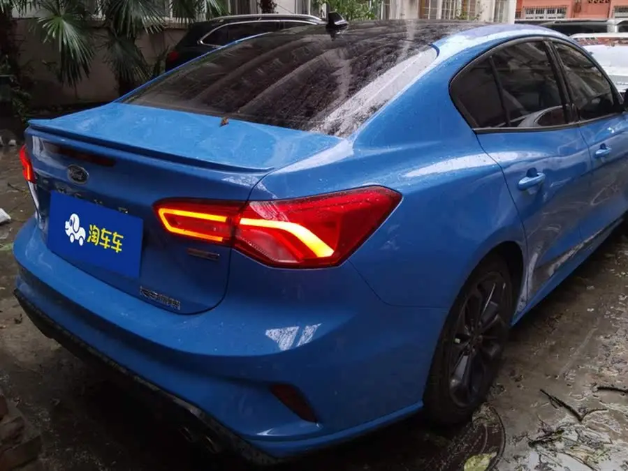 2022 فورد فوكس سيدان إيكوبوست 180 أوتوماتيكي ST لاين