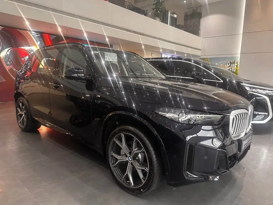 بي إم دبليو X5 2023 xDrive 30Li حزمة M الرياضية سوداء الليل