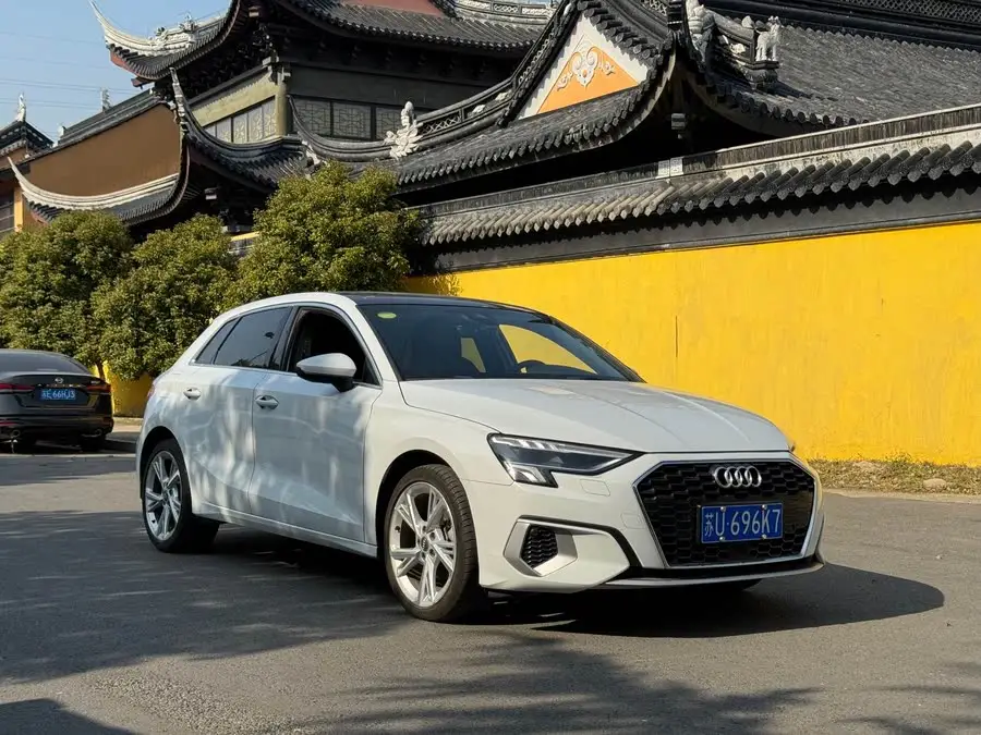 أودي A3 طراز 2021 سبورت باك 35 TFSI الطراز الرياضي الأنيق