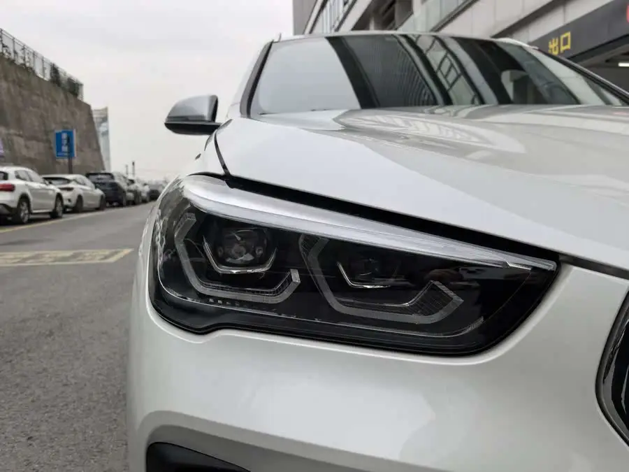 بي إم دبليو X1 2022 sDrive20Li النسخة الفاخرة