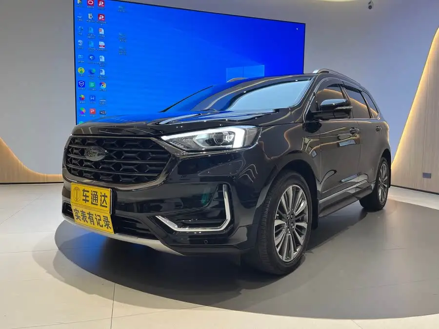 2021 Ford Edge PLUS EcoBoost 245 Two-Wheel Drive Luxury Edition 7-Seater