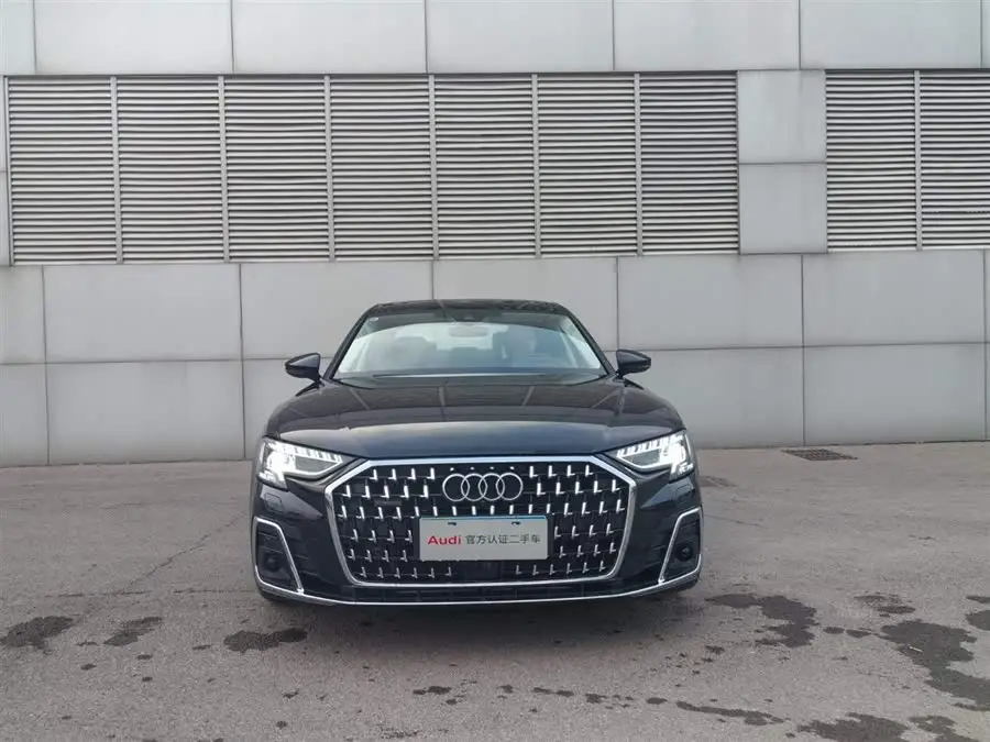 أودي A8 2023 A8L 55 TFSI quattro الرائد