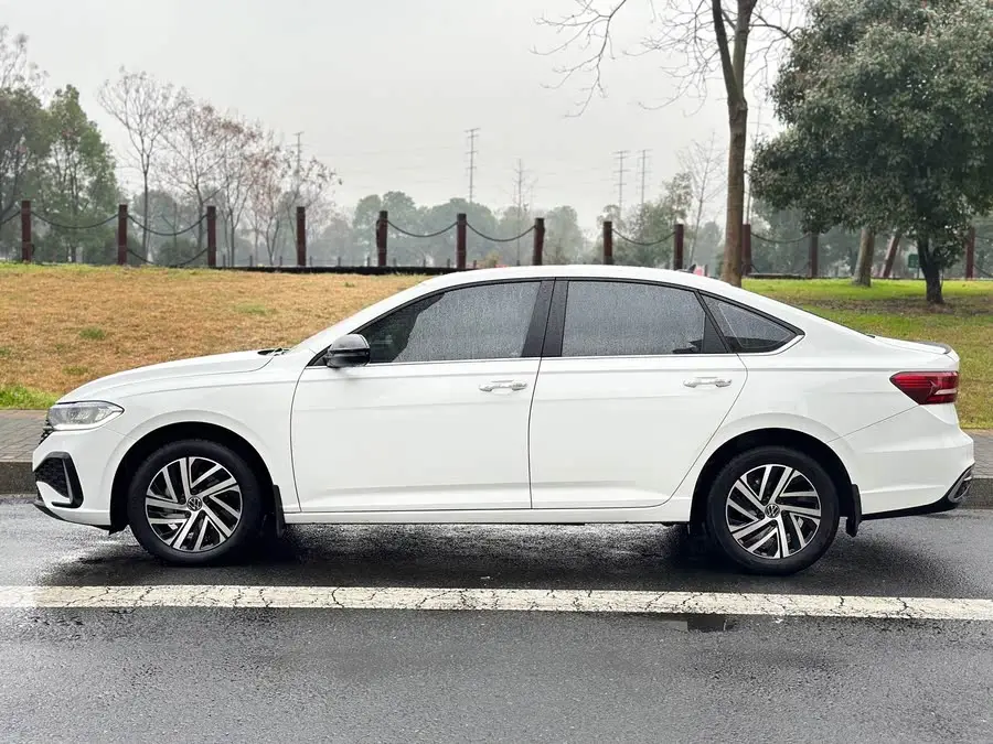 لاميدا 2022 280TSI DSG النسخة الفاخرة