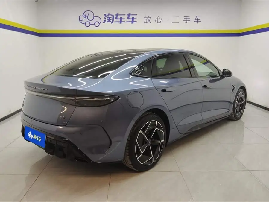 ختم طراز 2022 مدى طويل 700 كم نسخة دفع خلفي