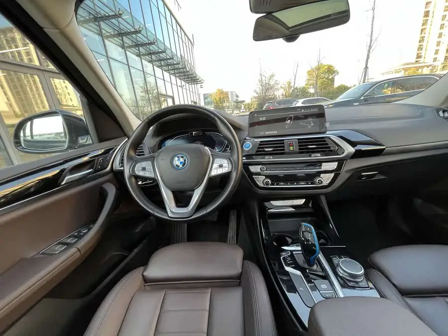 BMW iX3 2021 Leading Edition