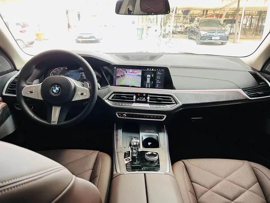 بي إم دبليو X5 2022 xDrive 30Li حزمة M الرياضية الفاخرة