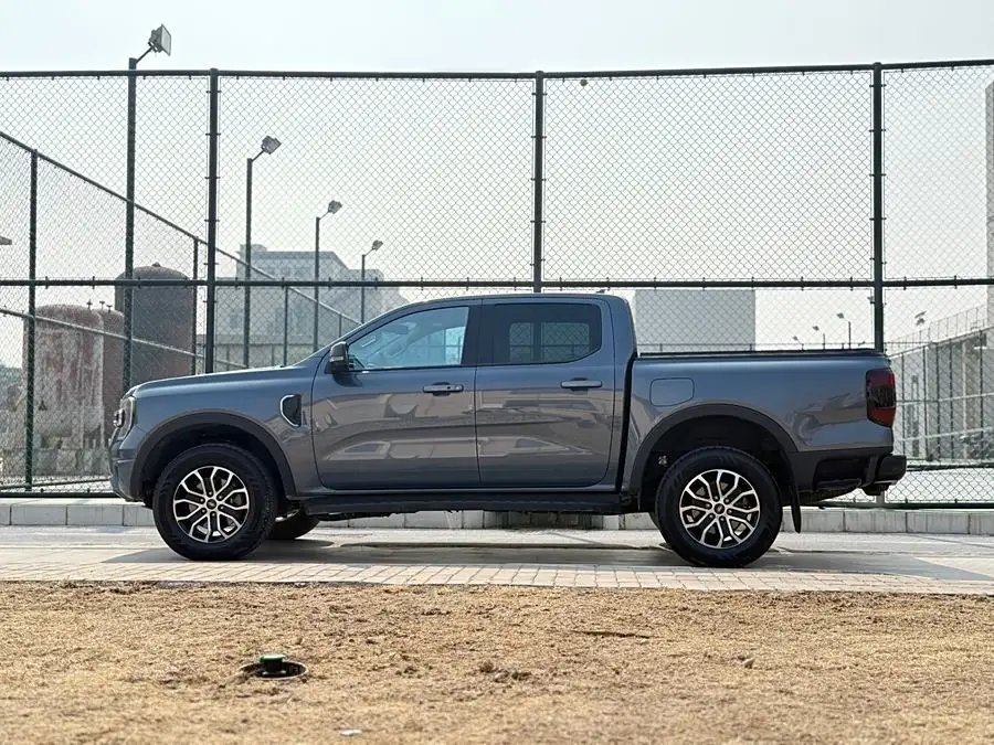 رانجر 2023 طراز إصدار المسار 4WD أوتوماتيكي بنزين