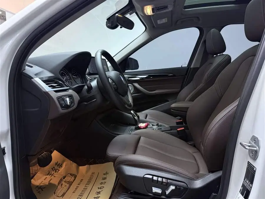 بي إم دبليو X1 2021 sDrive20Li الطراز الأنيق