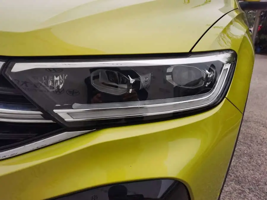 T-ROC 2023 موديل 300 TSI DSG دفع ثنائي إصدار ستارلايت