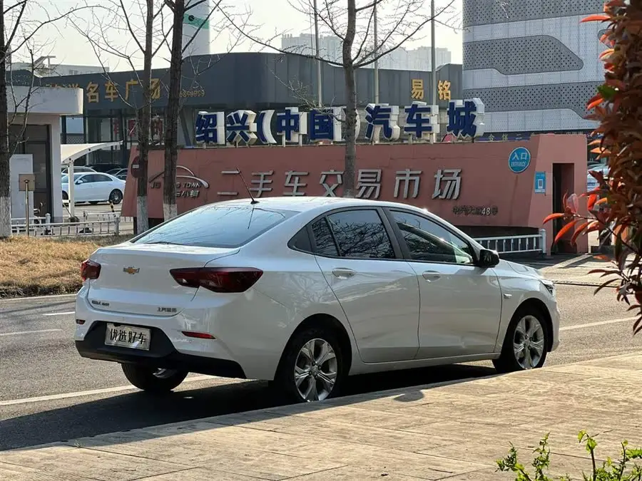 2020 شيفروليه كافاليير 325T النسخة الأوتوماتيكية زينيي