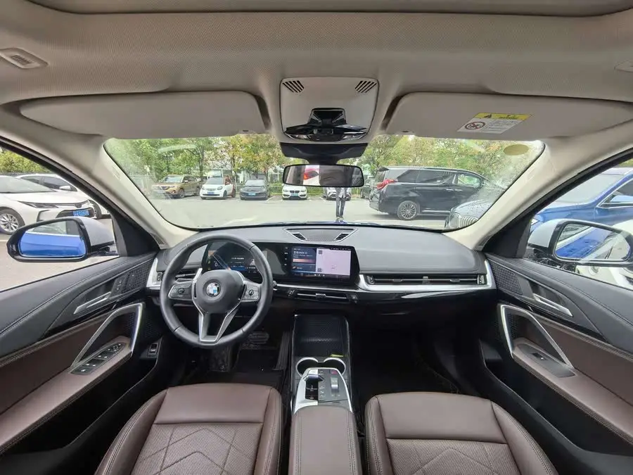 بي إم دبليو X1 2023 sDrive20Li حزمة تصميم X