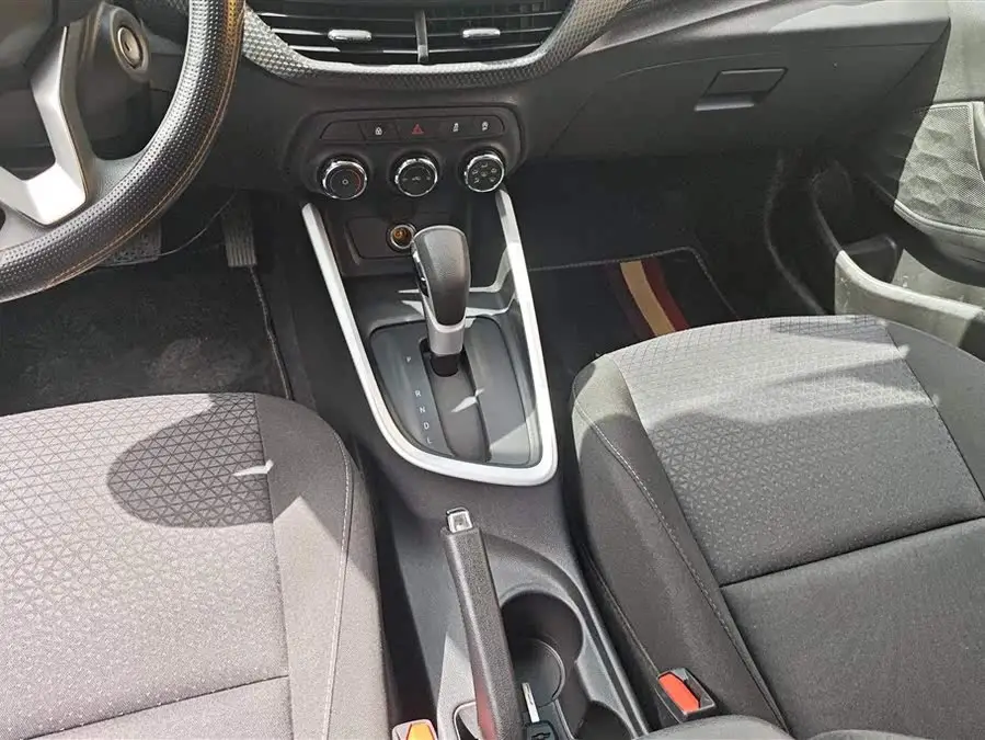 شفروليه كافاليير 2021 325T إصدار الأوتوماتيكي الممتع