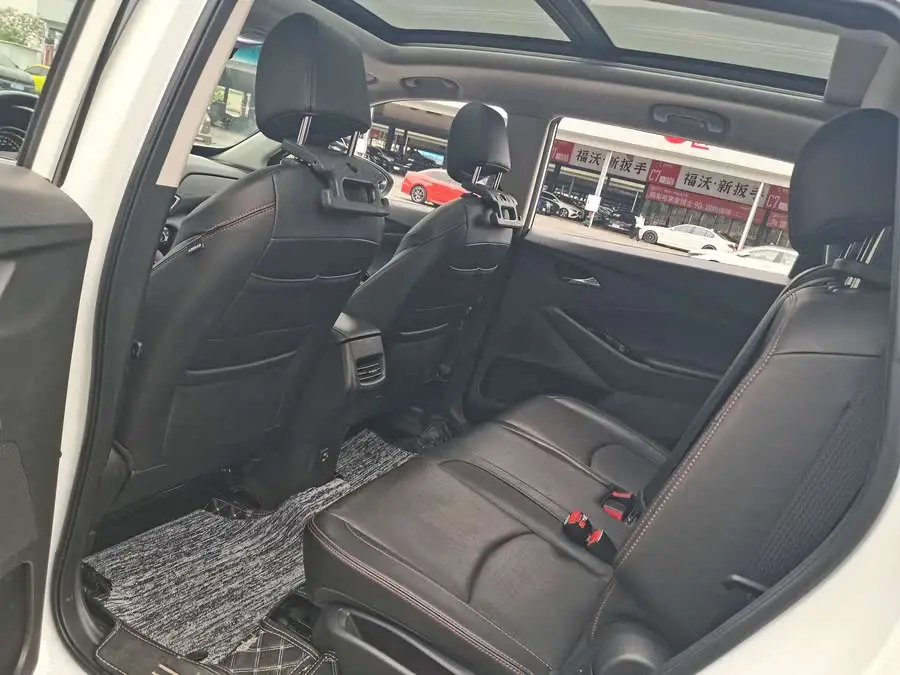 Wuling 2020 Model Light Hybrid Redline 530T Automatic Enjoy Version (5+2 Seats)