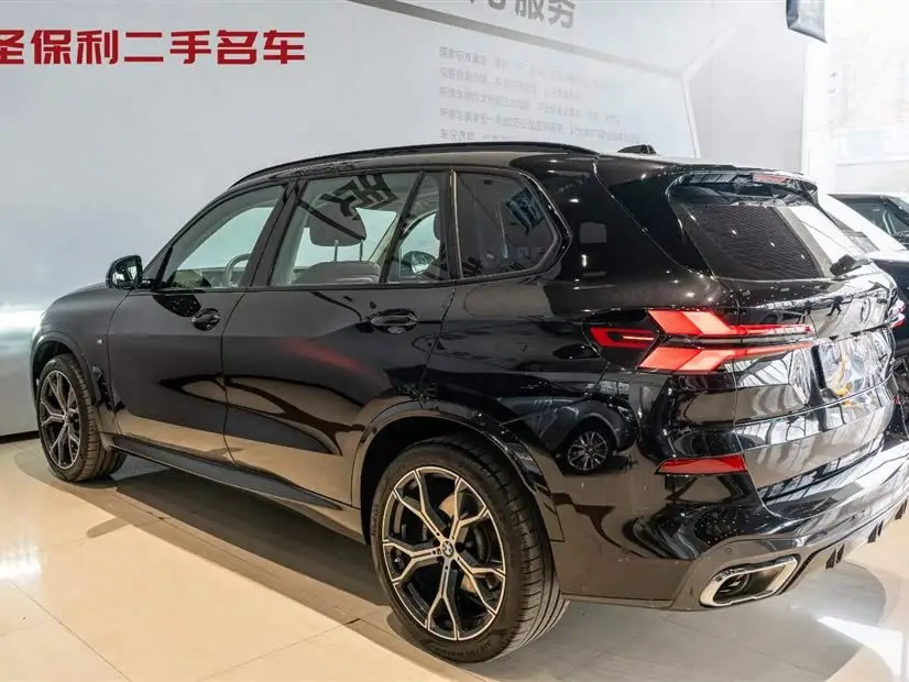 بي إم دبليو X5 2023 xDrive 30Li طراز M الرياضي مع باقة الليل