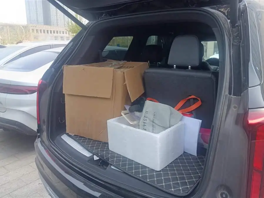 كاديلاك XT6 2021 28T سبع مقاعد دفع رباعي فئة البريميوم