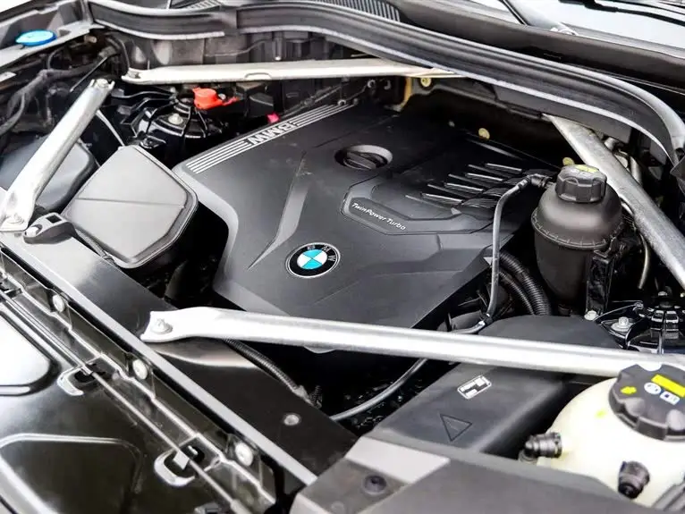 بي إم دبليو X5 2022 xDrive 30Li حزمة M الرياضية الحصرية