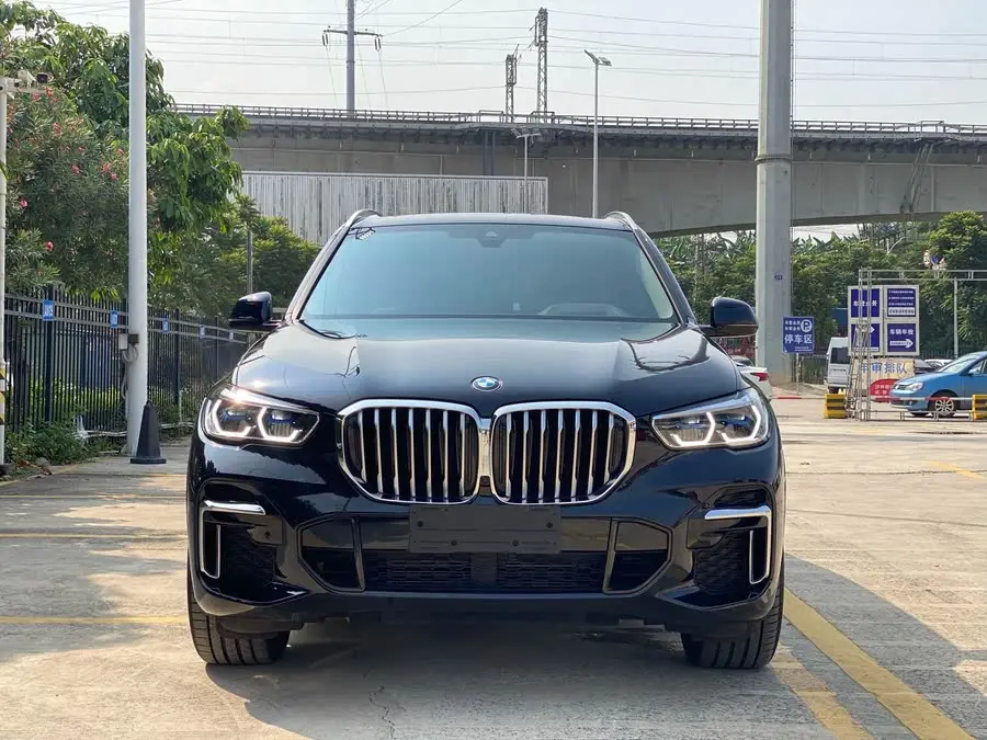 بي إم دبليو X5 2022 طراز مُعدل xDrive 30Li حزمة M الرياضية الفاخرة