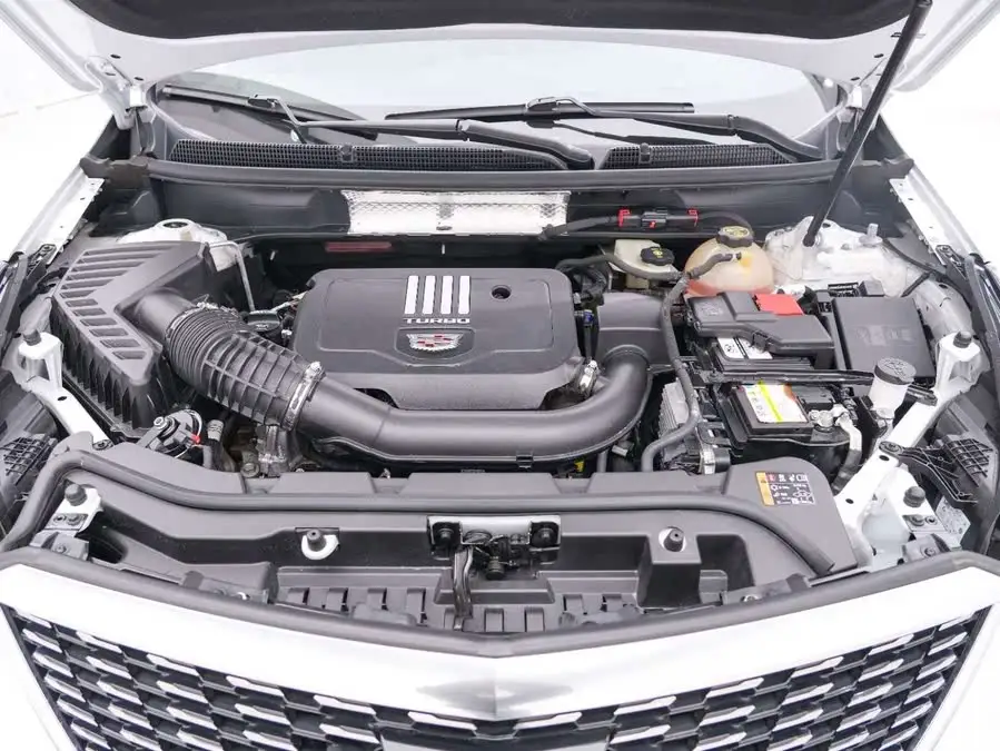 كاديلاك XT5 2022 2.0T فاخرة دفع أمامي