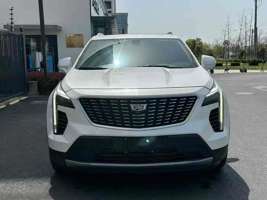 كاديلاك XT4 2021 28T الدفع الأمامي المتميز