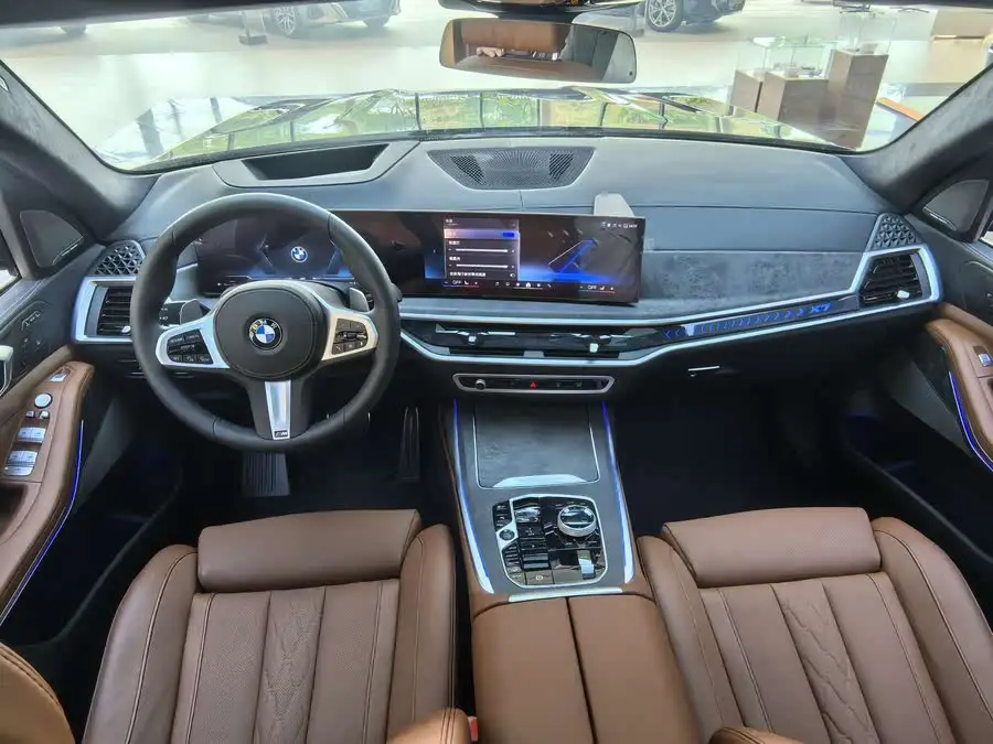 بي إم دبليو X7 2023 xDrive40i باقة فاخرة