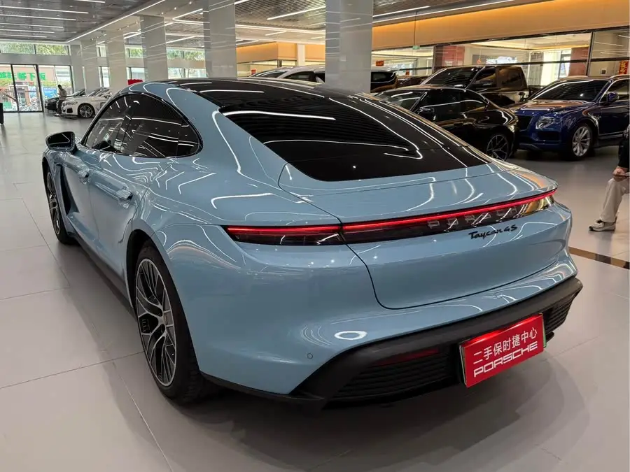 تايكان 2022 طراز مُعدل