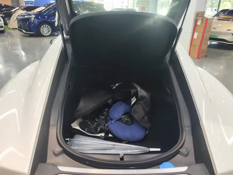 جاكوار F-TYPE 2024 P300 إصدار الذكرى الخامسة والسبعين الخاصة بالنسخة الصلبة