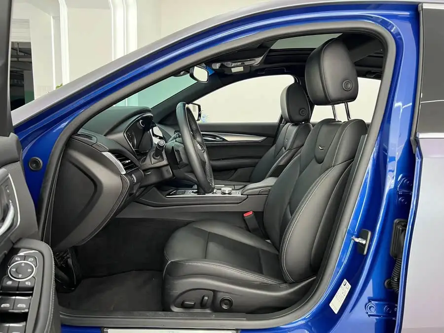 كاديلاك CT5 2023 28T فئة الرفاهية (الإصدار القياسي)