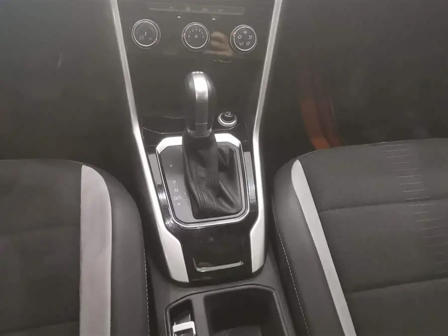 T-ROC 2020 230TSI DSG النموذج التقدمي للدفع الأمامي