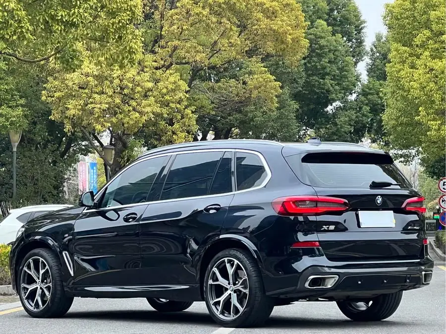 بي إم دبليو X5 طراز 2022 تجديد xDrive 40Li حزمة M الرياضية