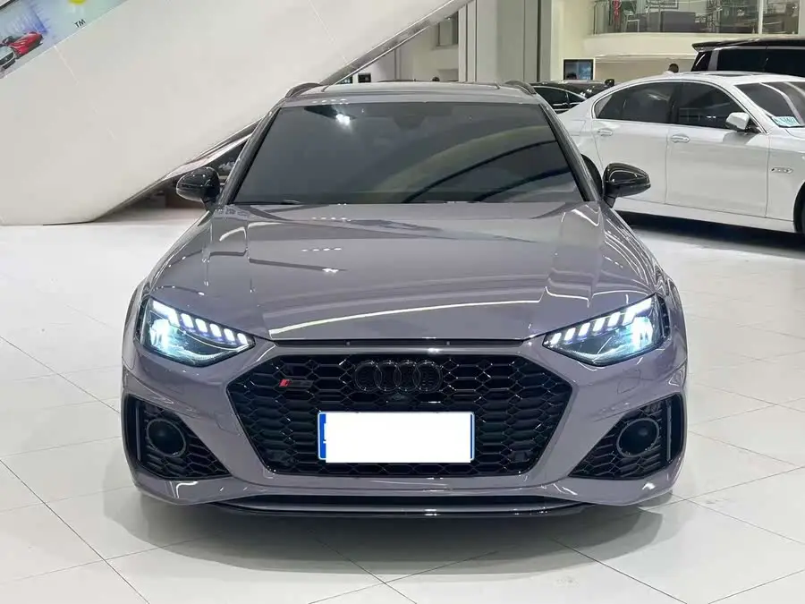 أودي RS 4 2023 RS4 أفانت إصدار بلاك