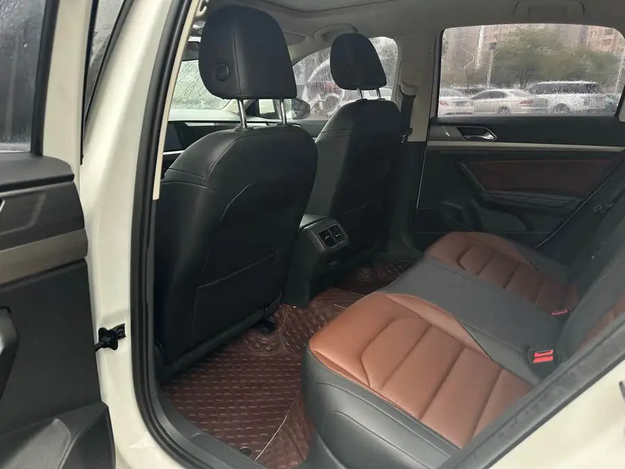 لافيدا 2022 280TSI DSG الفاخرة