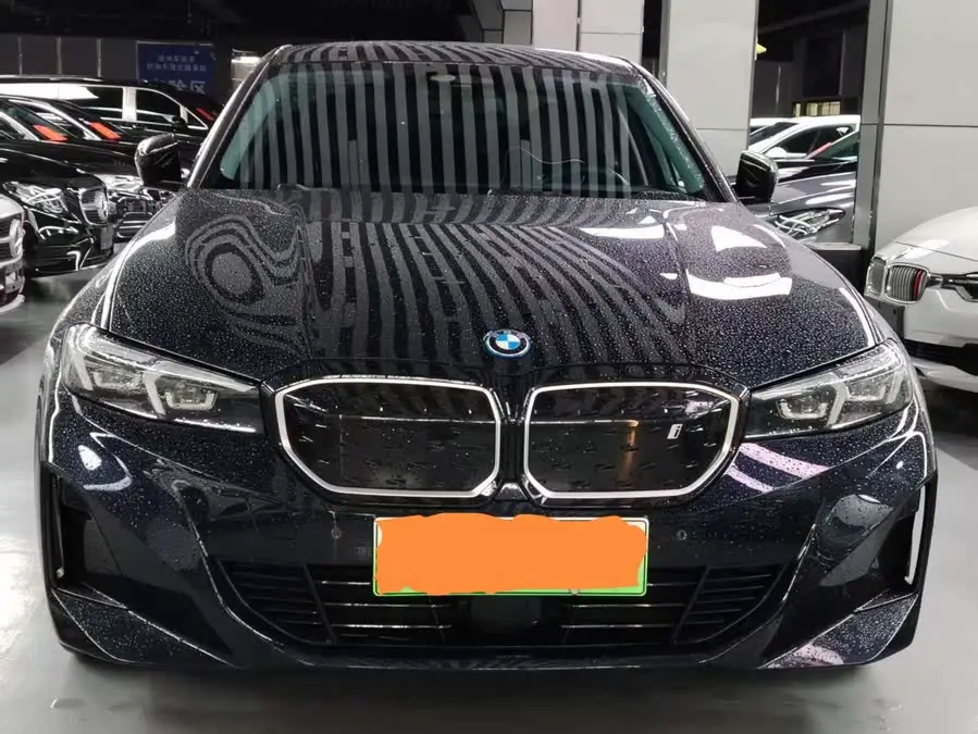 بي إم دبليو i3 2023 طراز eDrive 40 L حزمة الرياضة الليلية