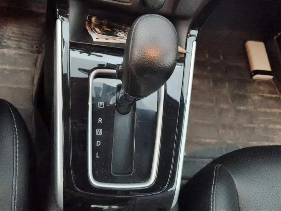 2021 نيسان سيلفي كلاسيك 1.6XL CVT نسخة فاخرة