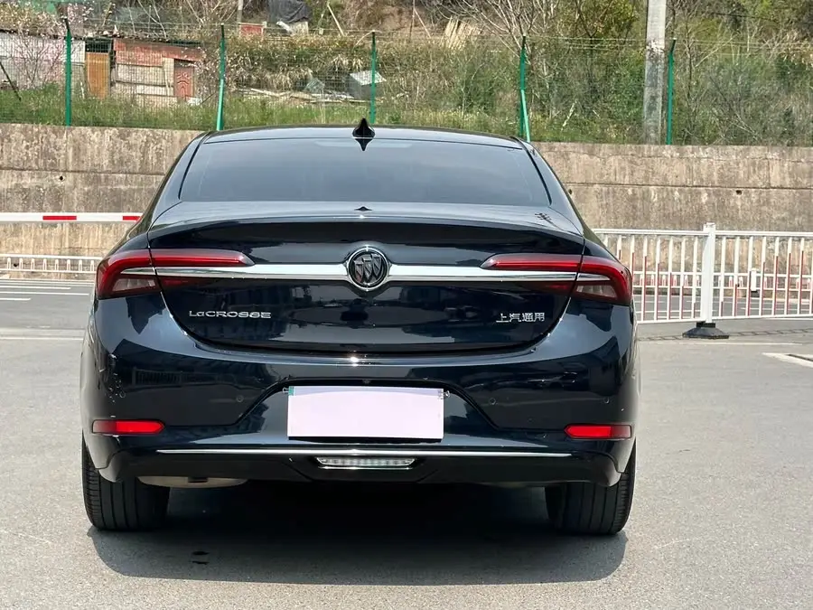 بيوك لاكروس 2022 552T الفاخرة