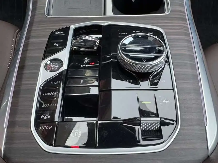 بي إم دبليو X5 2023 xDrive 40Li حزمة رياضية M ليلية