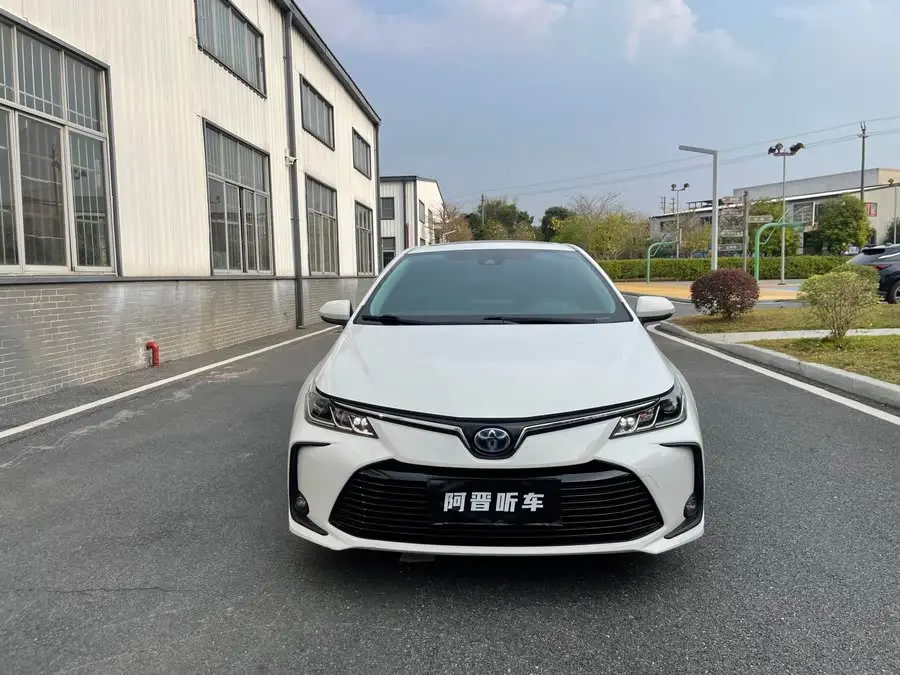 كورولا 2021 هايبرد 1.8 لتر E-CVT النخبة