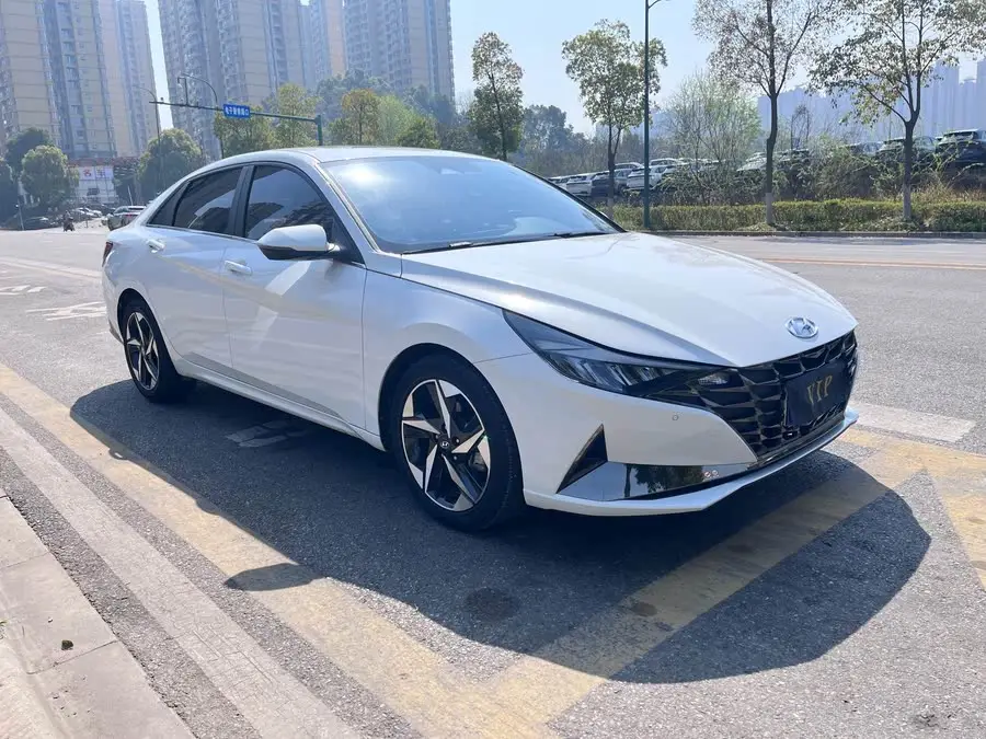 إلنترا 2023 1.5 لتر CVT LUX