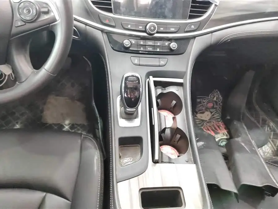 بيوك لاكروس 2022 552T فاخرة