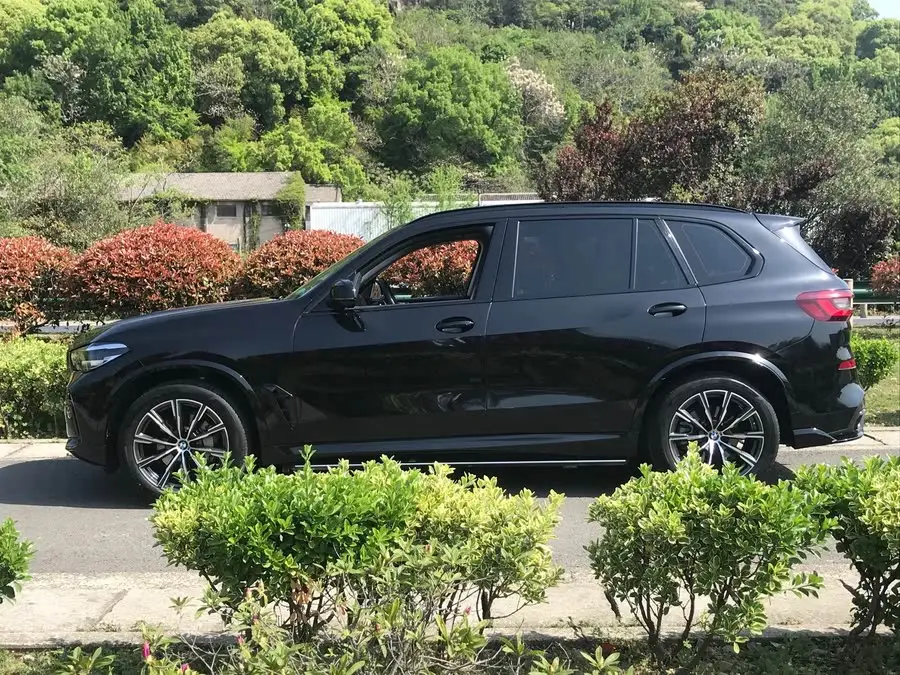 بي إم دبليو X5 2022 الطراز المحسن xDrive 30Li حزمة M الرياضية