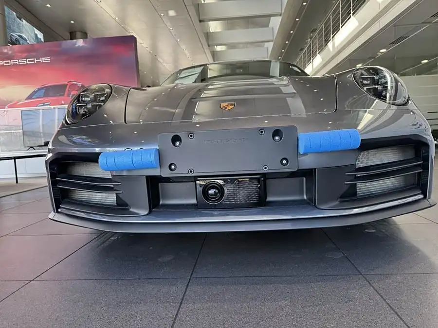 بورشه 911 طراز 2025 كاريرا 3.0T