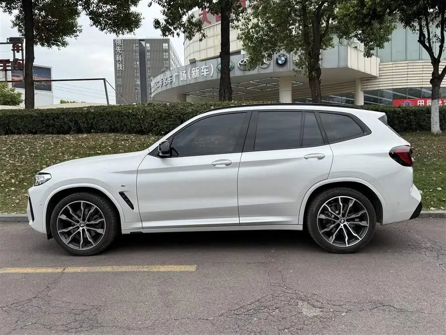 BMW X3 2023 xDrive30i Leading Model M Shadow Package